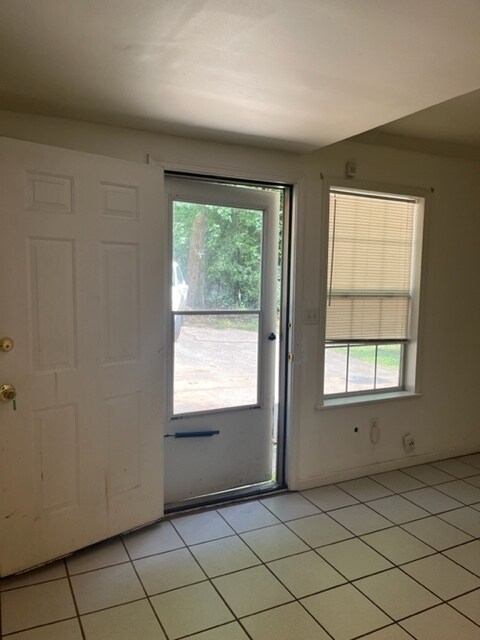 Building Photo - 1383 Lilburn Stone Mountain Rd