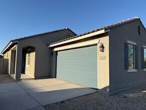 Building Photo - 2462 E Alonso Dr