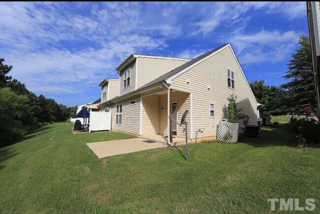 Foto del edificio - 413 Woodson Dr