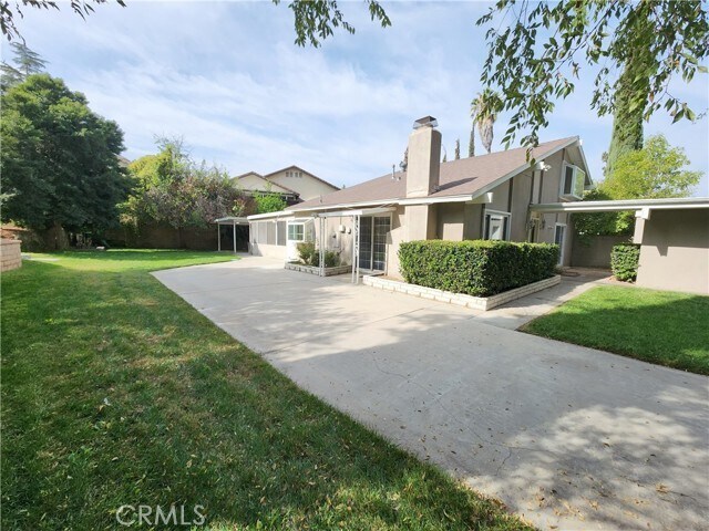 Foto del edificio - 5165 Pearblossom Dr