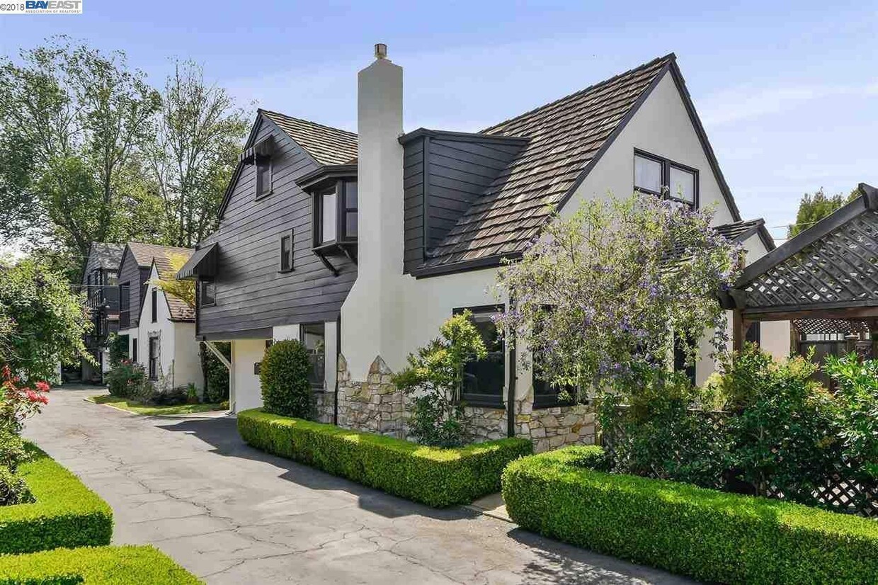 Lovely storybook style house - 1562 Lincoln Ave