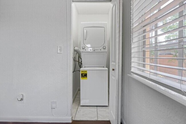 Foto del edificio - 2 bedroom in North Miami FL 33150
