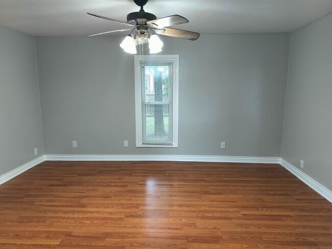 Foto del edificio - 4 bed 2 bath house in Edmond, OK next to UCO campus