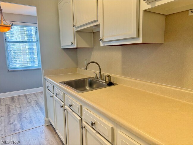 Foto del edificio - 11850 Edgewater Dr