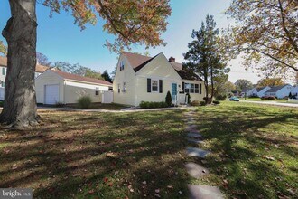 Building Photo - 521 5th Ave