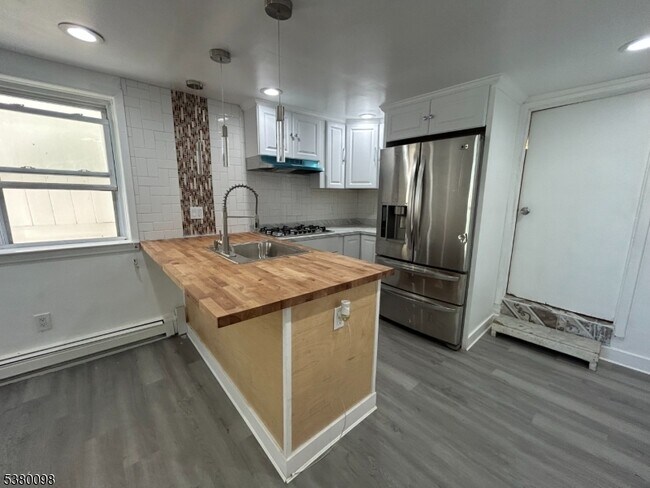 Foto del edificio - 6809 Grand Ave