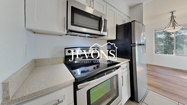 Foto del edificio - 2-bedroom home with water, sewer, and garb...