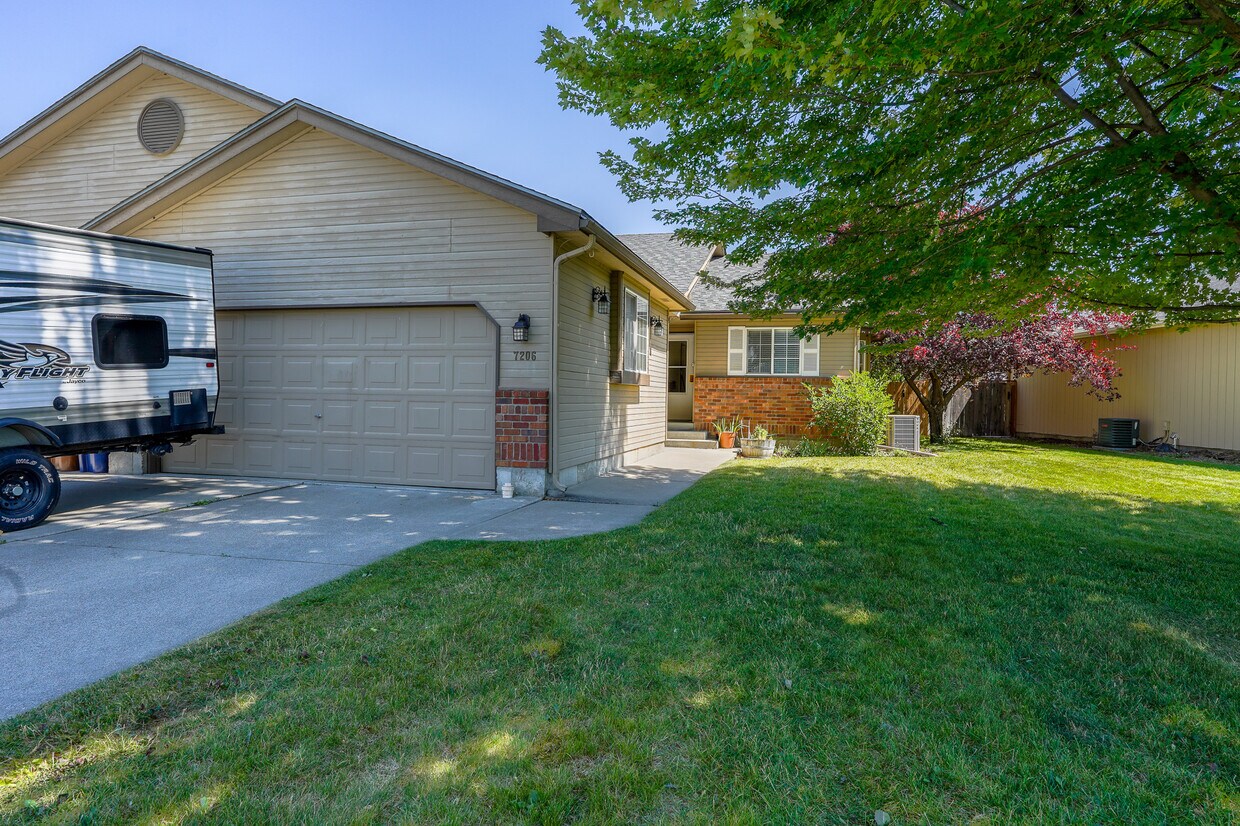 Primary Photo - 7206 N Hamilton St