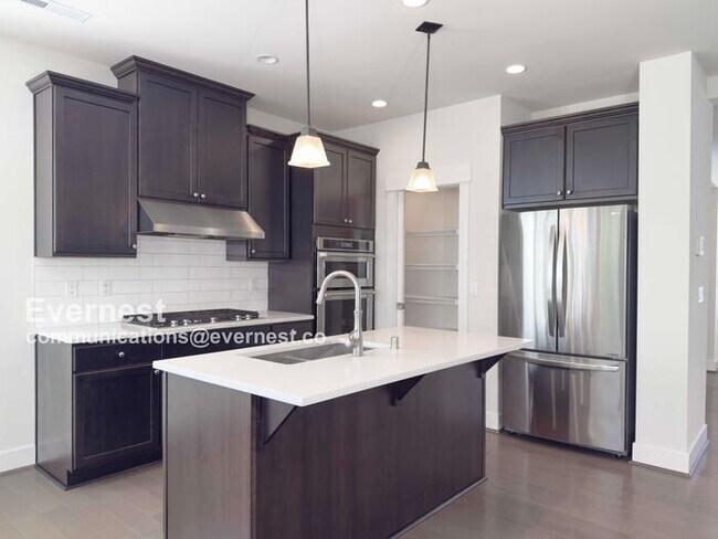 Foto del edificio - 18526 46th Ave SE
