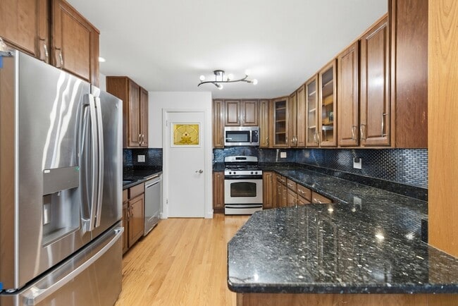 Foto del edificio - 4656 N Narragansett Ave