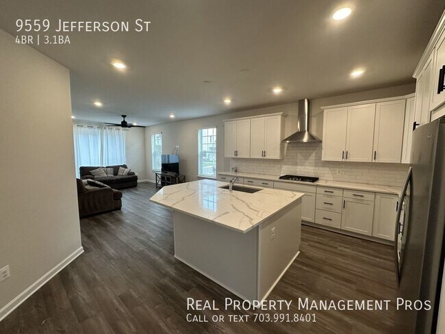 Building Photo - Qualify for a zero deposit? Under a mile t...