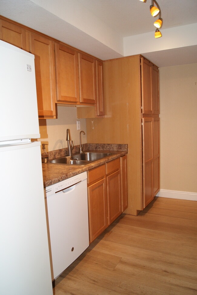 Building Photo - 3825 E Camelback Rd