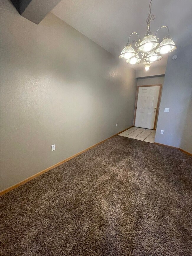 Building Photo - 3945 Landings Dr