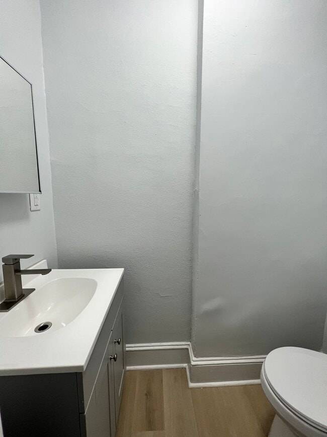 Foto del edificio - Gorgeous 4b/1.5b Home! Section 8 only!