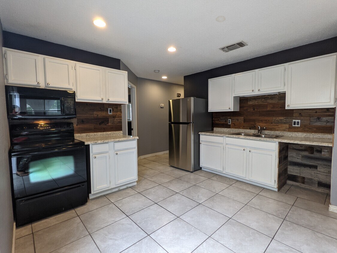 Cocina - 2555 Corian Glen Dr
