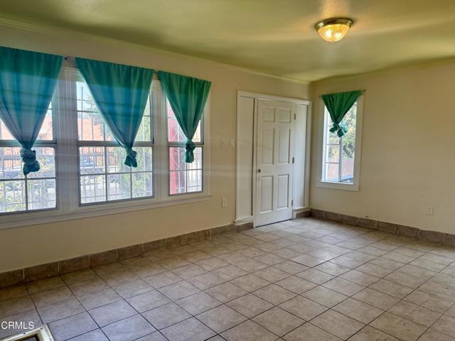 Foto del edificio - 1176 W 38th St