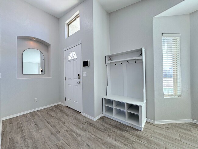 Foto del edificio - Beautiful 3 Bed 2 Bath with Refrig A/C!