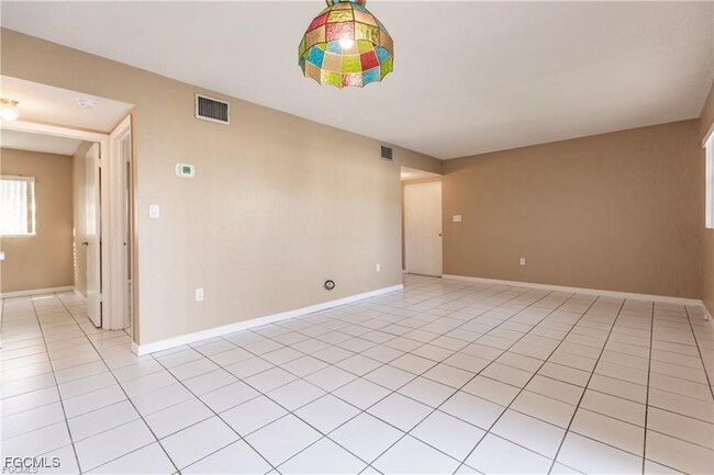 Building Photo - 4923 Vincennes Ct