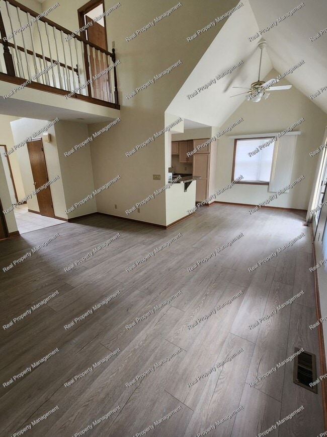 Building Photo - Four Bedroom Valparaiso Home