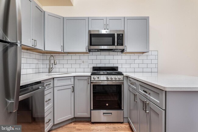 Building Photo - 417 FAIRMOUNT Ave