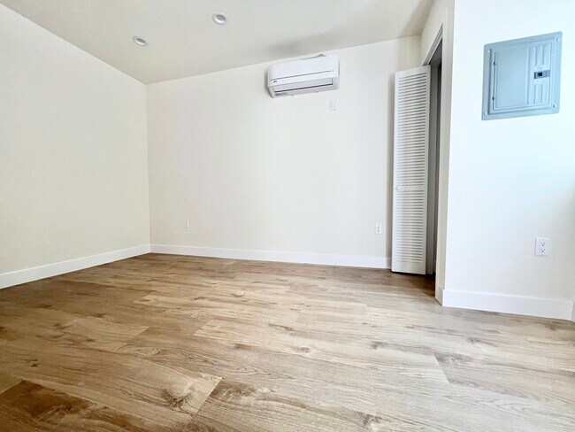 Foto del edificio - 302 N Mansfield Ave