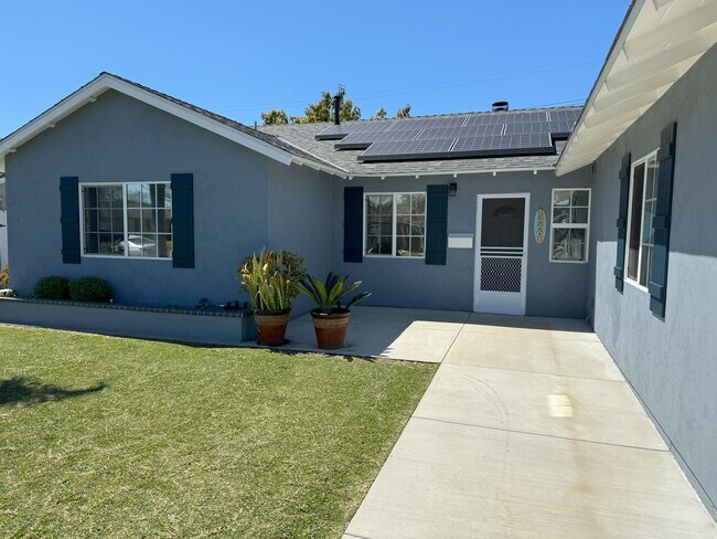 Building Photo - 14461 Chateau Ln