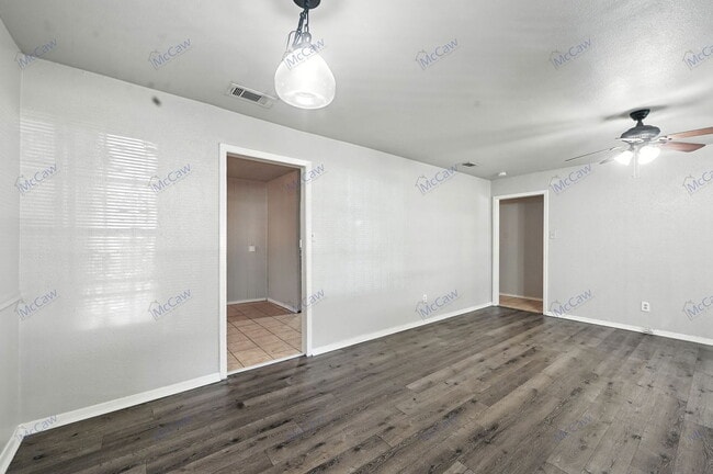 Building Photo - 425 Highcrest Dr