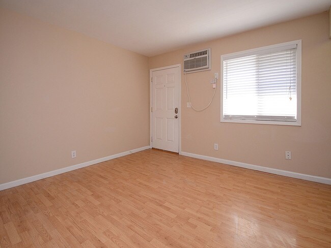 Building Photo - 616 N 46th St