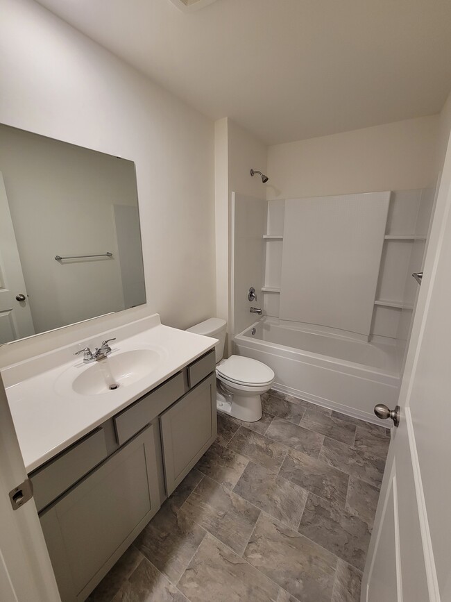 Baño de invitados - 213 Kessel Run