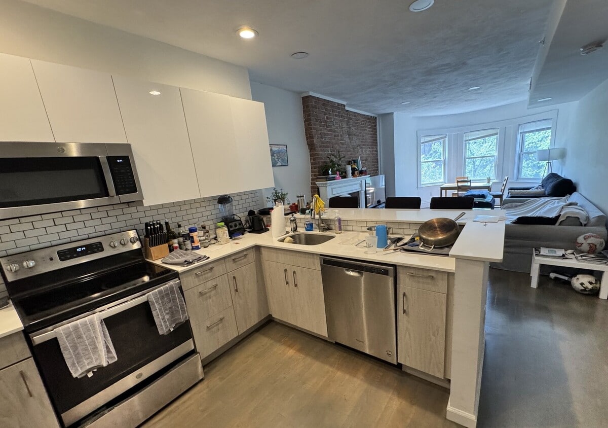 Photo - 1406 Beacon St (Brookline, MA)