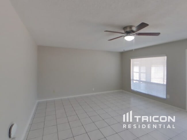 Building Photo - 8838 W Cinnabar Ave