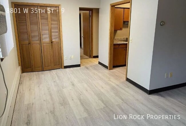 Foto del edificio - 8801 W 35th St