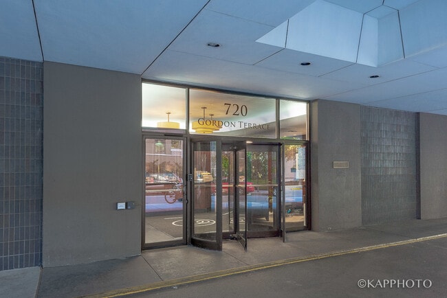 Building Photo - 720 W Gordon Terrace