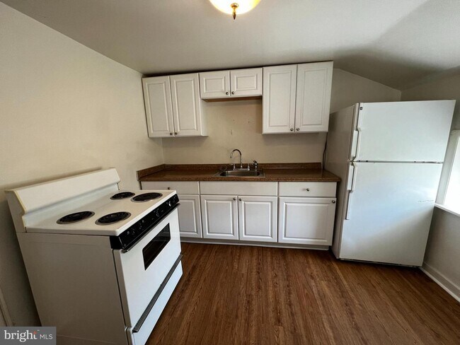 Building Photo - 486 South St