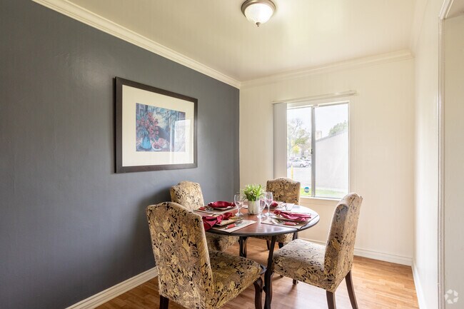 2HAB, 1BA - 830 ft² - Wyvernwood Garden Apartments
