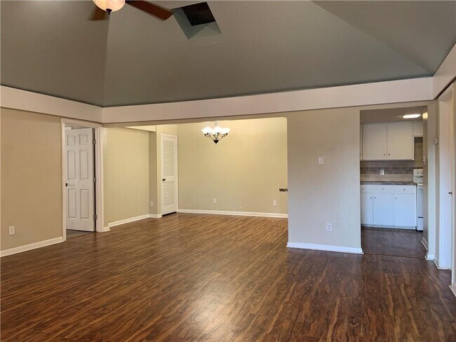 Foto del edificio - 69 S Commonsway Dr