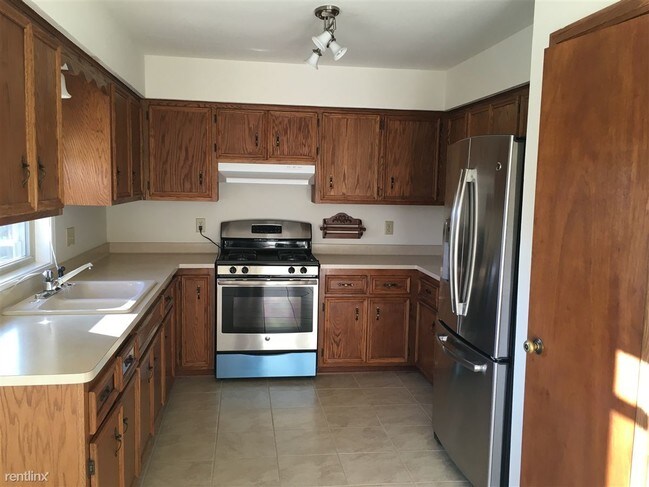 Building Photo - 3 br, 2 bath  - 8240 S 88th St