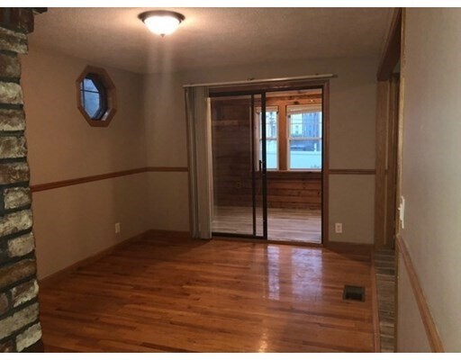 Foto del edificio - 4 Wyeth Ct