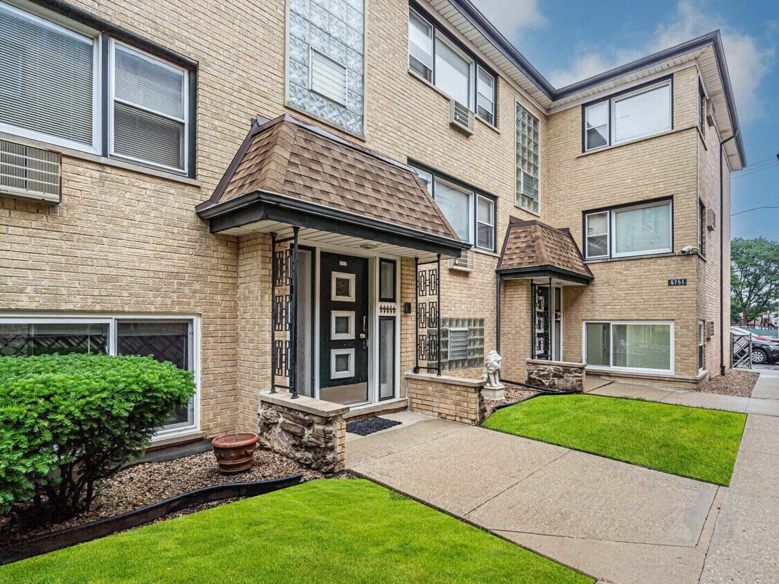 Foto principal - 6751 N Olmsted Ave