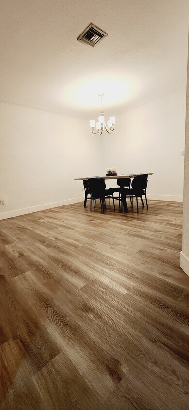 Foto principal - 5701 NW 114th Ct