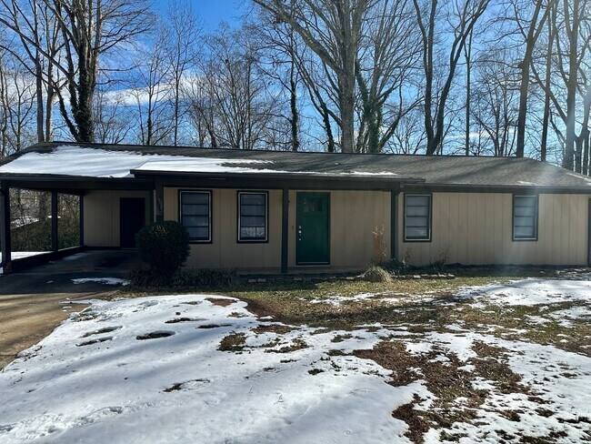 Foto del edificio - 3 Bedroom 1.5 Bathroom Home - Newly Updated - Available Now