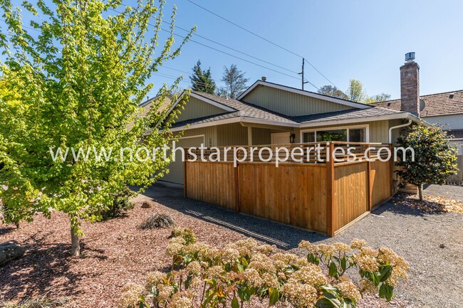 Building Photo - Charming Mt Park Home in Lake Oswego