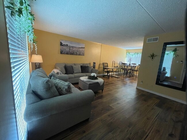 Foto del edificio - 7141 N 16th St