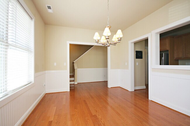 Foto del edificio - Move-in Ready End-Unit Townhome Near Crozet Park - Bring Your Pet!