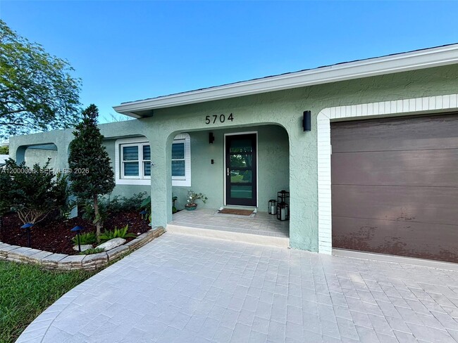 Building Photo - 5704 SW 116th Ave