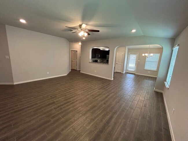 Foto del edificio - 3/2/2 in Avery Park / Fridge Included  / W...