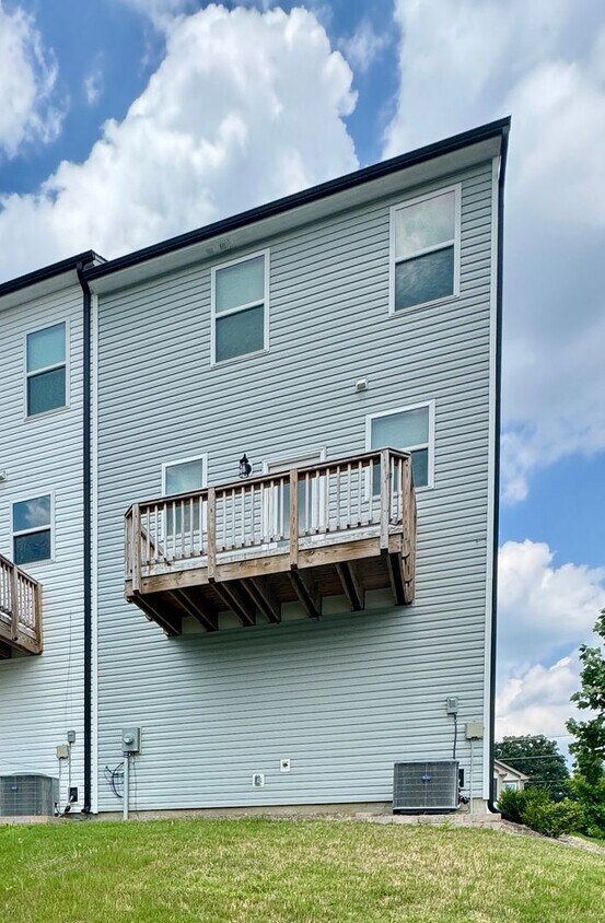 Foto del edificio - 3BR/2BA Townhouse in Mallard Creek