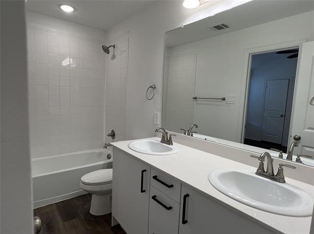 Building Photo - 121 Brookline Dr
