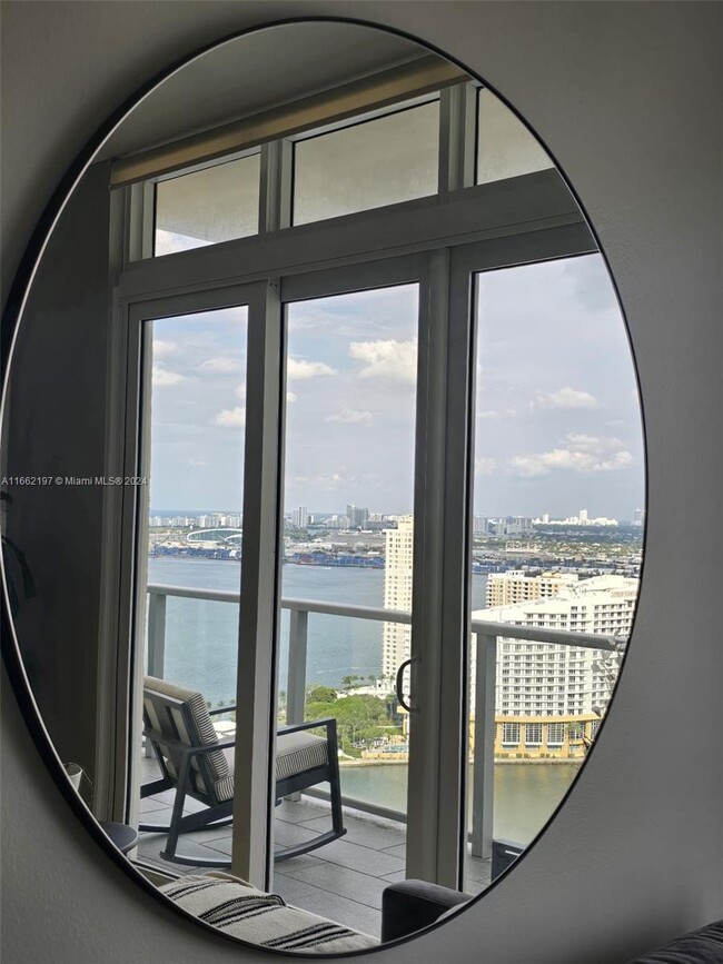 Building Photo - 1155 Brickell Bay Dr