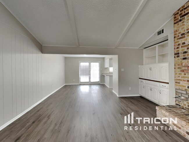 Foto del edificio - 3814 Wintergreen Dr